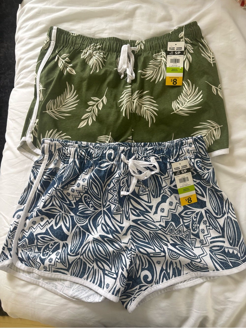 New with Tags Women’s Lounge Drawstring shorts in navy floral/ olive palm S